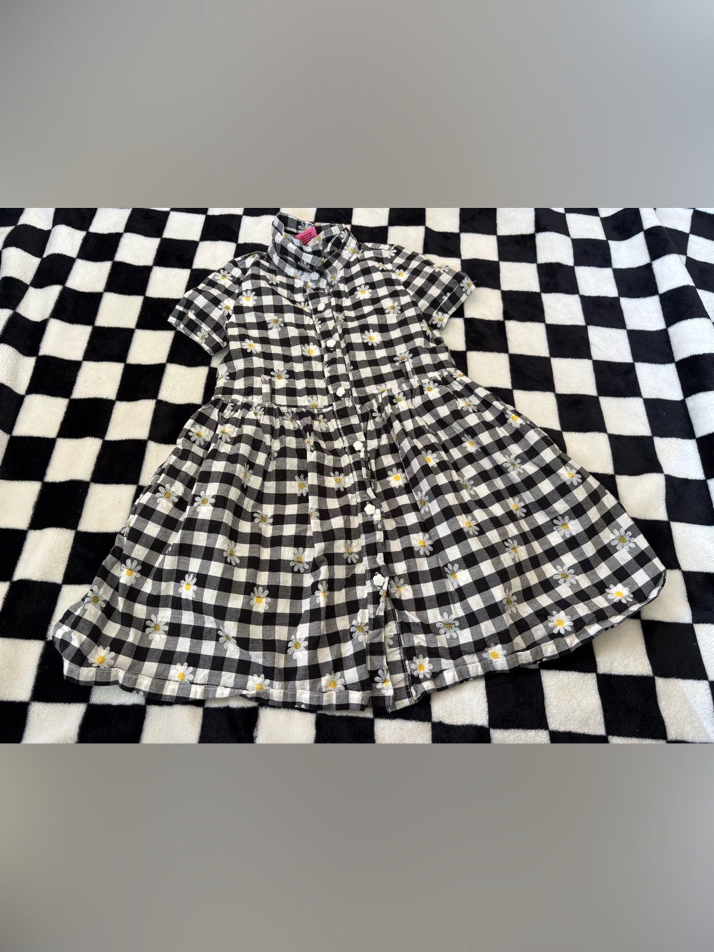 Girls size 4 plaid Daisy dress